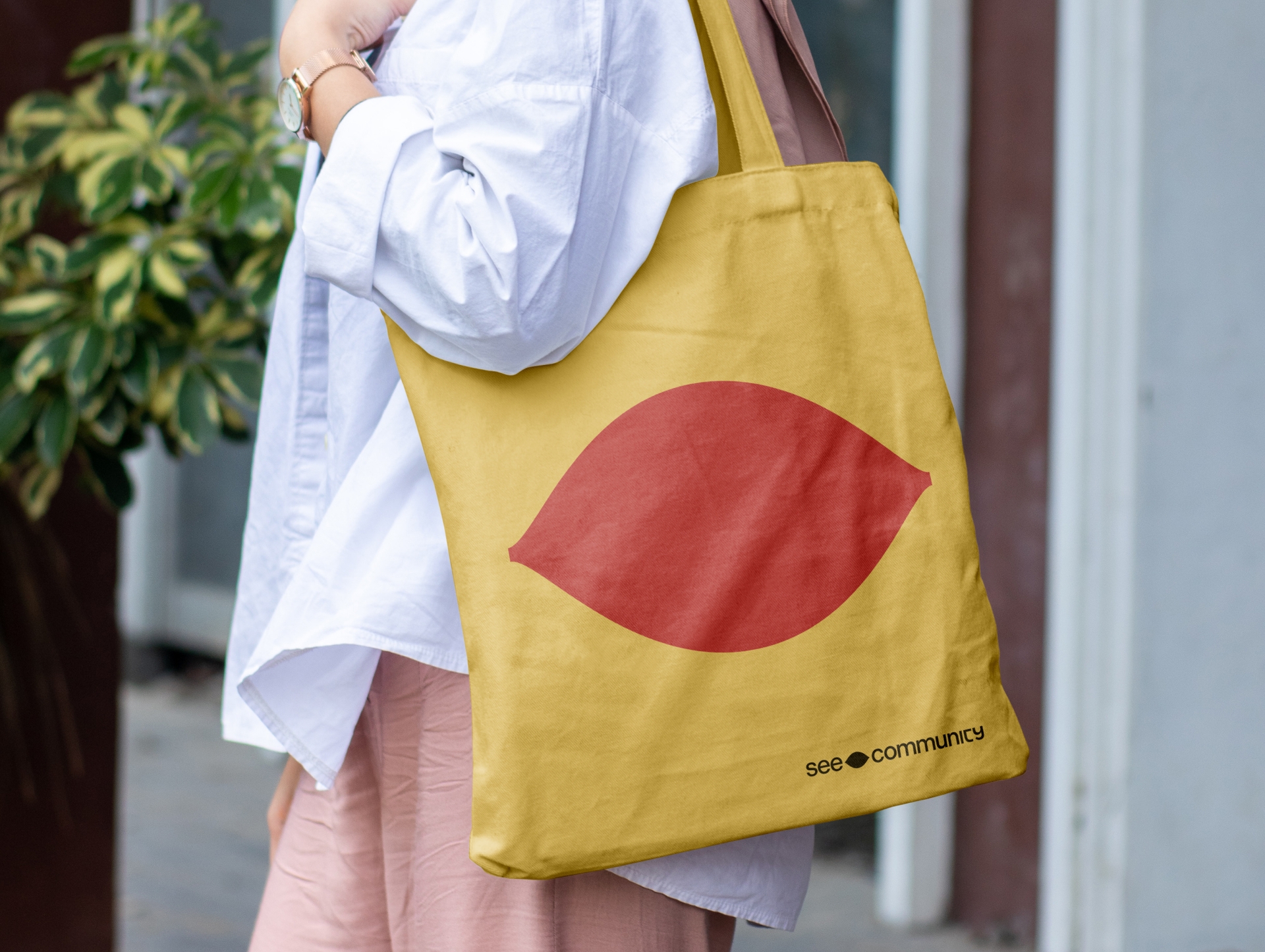 See Community Tote